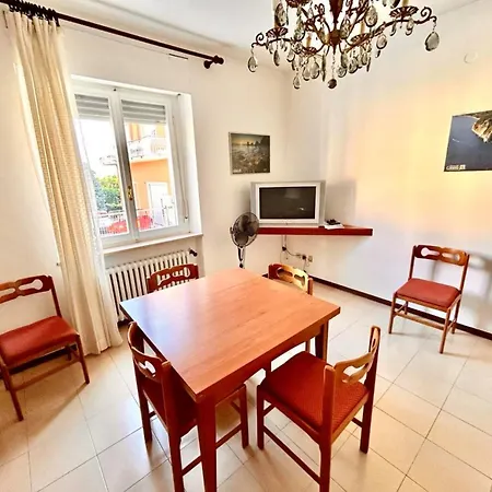 Ampio Giampiero Tra E Numana