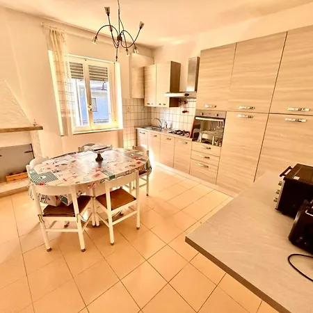 Ampio Giampiero Tra E Numana *