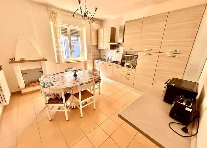 Ampio Giampiero Tra E Numana *