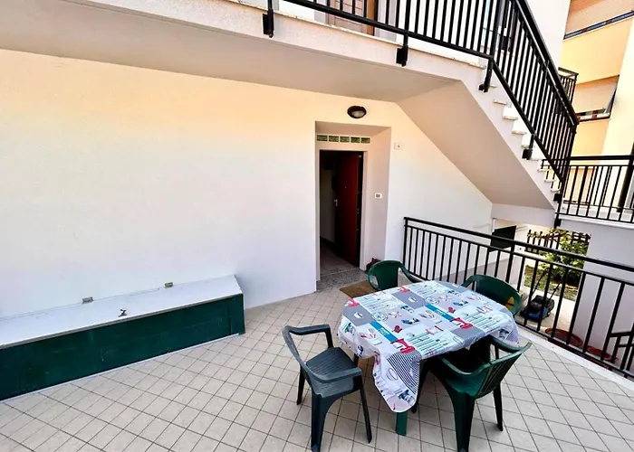 Ampio Giampiero Tra E Numana